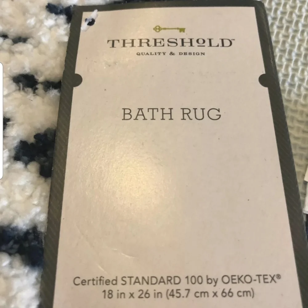 Threshold bath rug